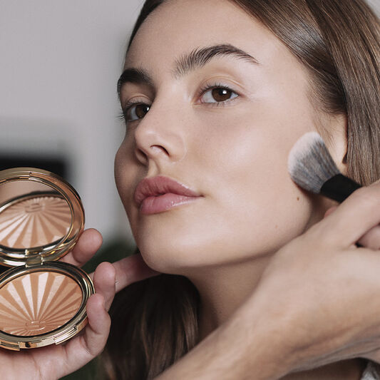 Encuentra el look de belleza perfecto con los tutoriales de belleza Sisley.